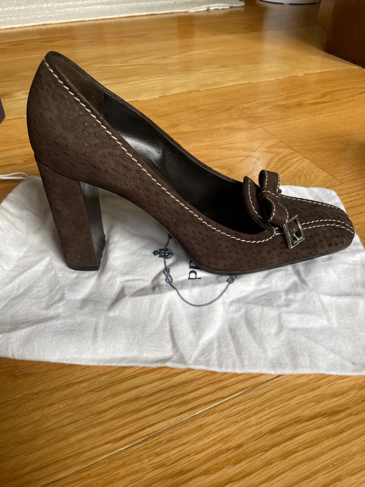 Vintage prada pumps - like new